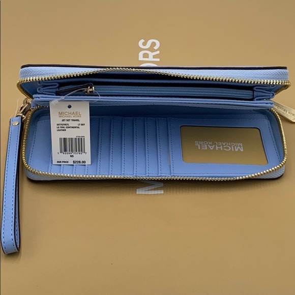 MICHAEL KORS LARGE CONTINENTAL WALLET LIGHT SKY - Picture 14 of 16